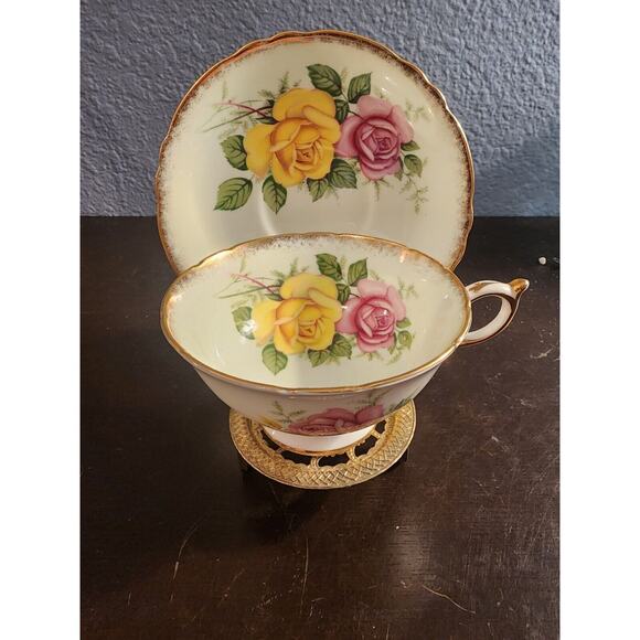 Paragon Pink Cabbage Rose Cup & Saucer By Appointment to her‎ Majesty the Queen - Picture 1 of 4